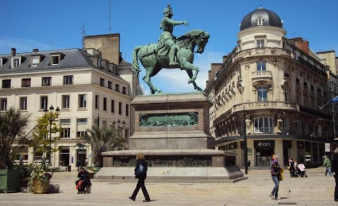 Le Palace Fleury les Aubrais Bagian luar foto