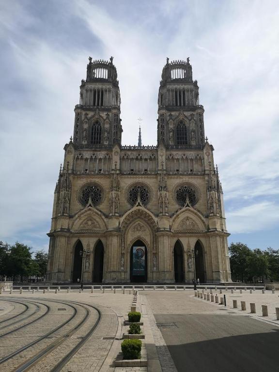 Le Palace Fleury les Aubrais Bagian luar foto