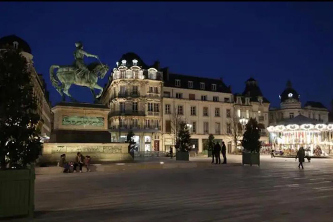 Le Palace Fleury les Aubrais Bagian luar foto